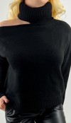 Shoulder detailed black pullover