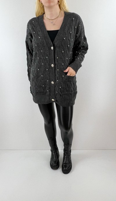 Taş düğmeli ve taş işlemeli gri tasarım hırka