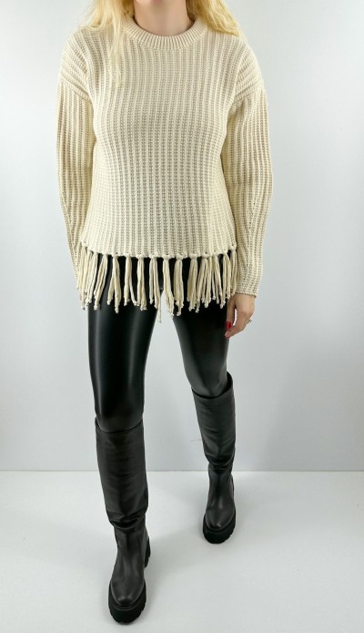 Püsküllü krem triko kazak