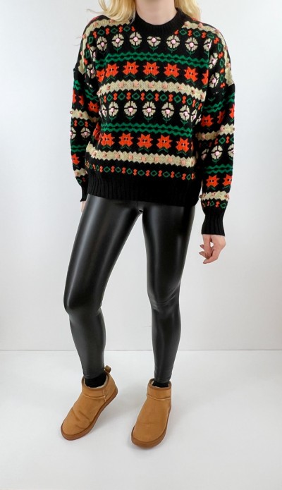 Çiçek desenli ve ponponlu siyah kazak