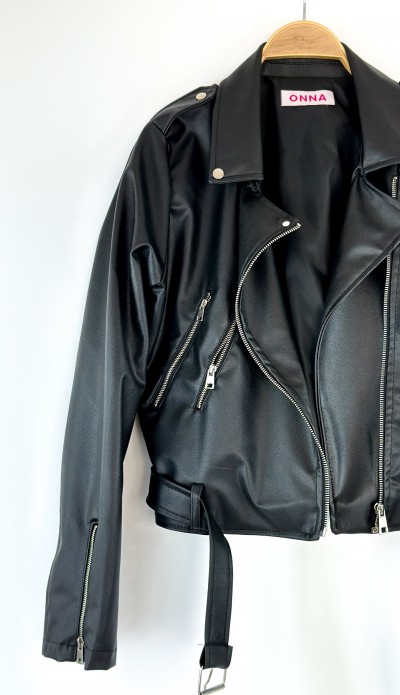 Siyah kemerli deri ceket