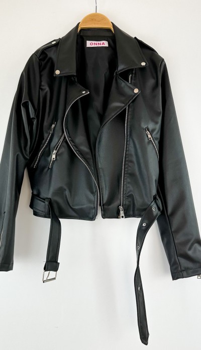 Siyah kemerli deri ceket