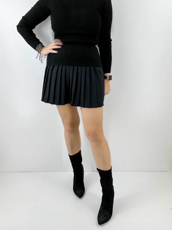 Black basic pullover