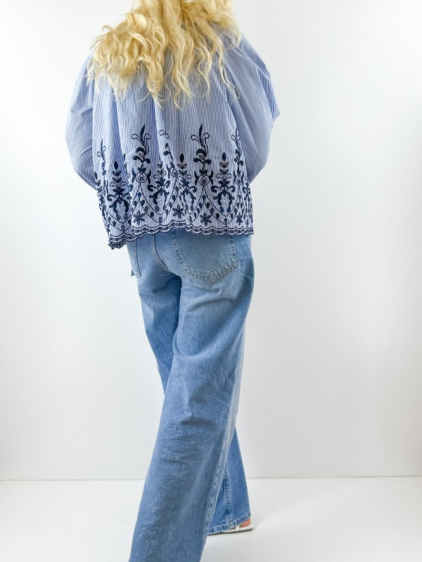 Embroidery detailed blue shirt