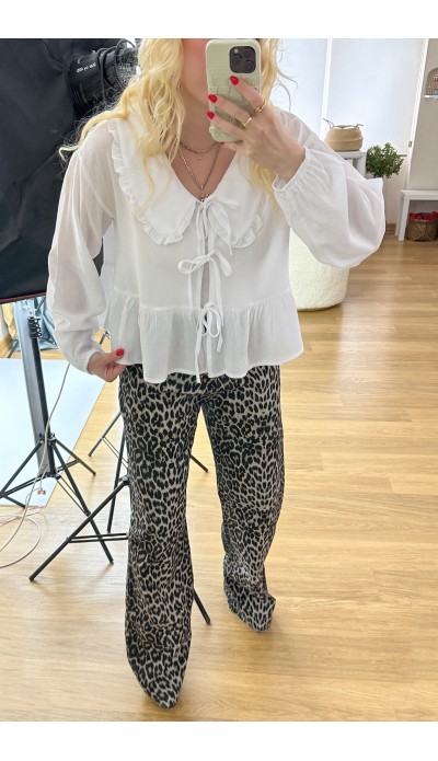 Önden bağlamalı beyaz bluz