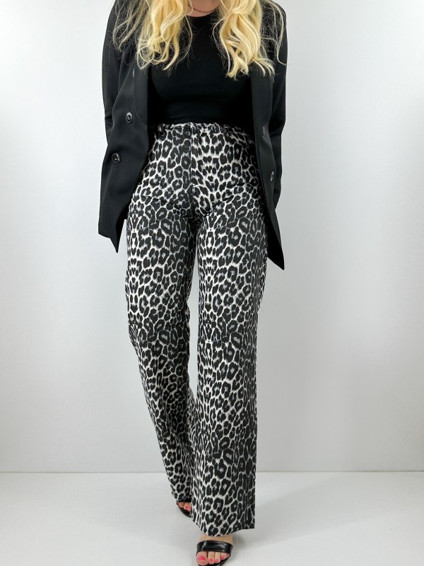 Black and white leopar print jeans