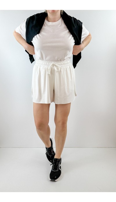Beyaz şort etek