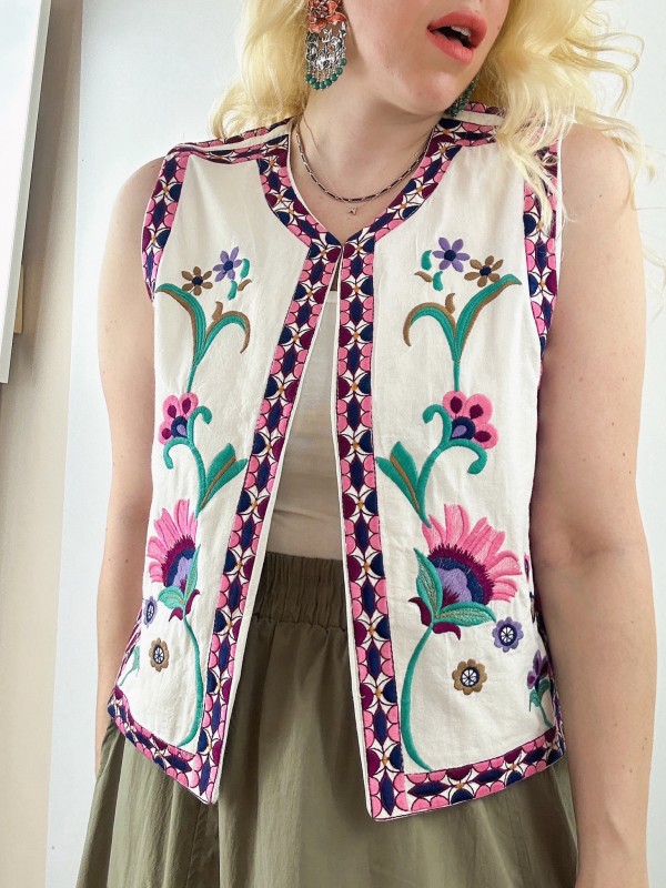 Embroidery detailed vest