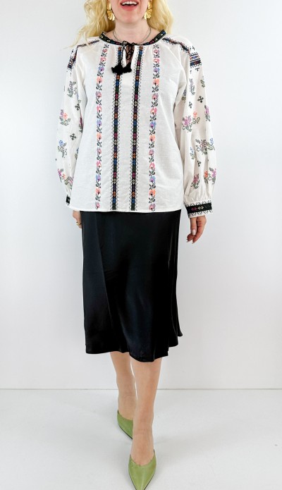 Embroidery detailed white blouse