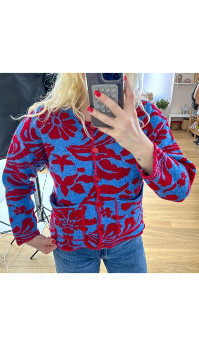 Kırmızı mavi çiçek desenli yünlü hırka