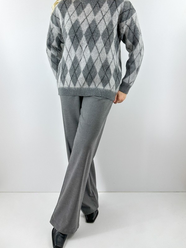 Diamond pattern gray sweater