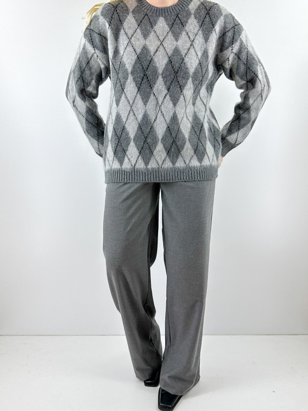 Diamond pattern gray sweater