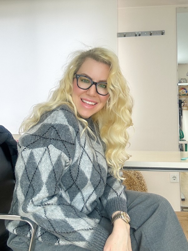 Diamond pattern gray sweater