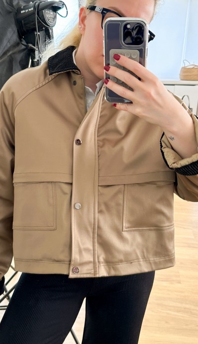 Collar and cuff velvet detailed coat