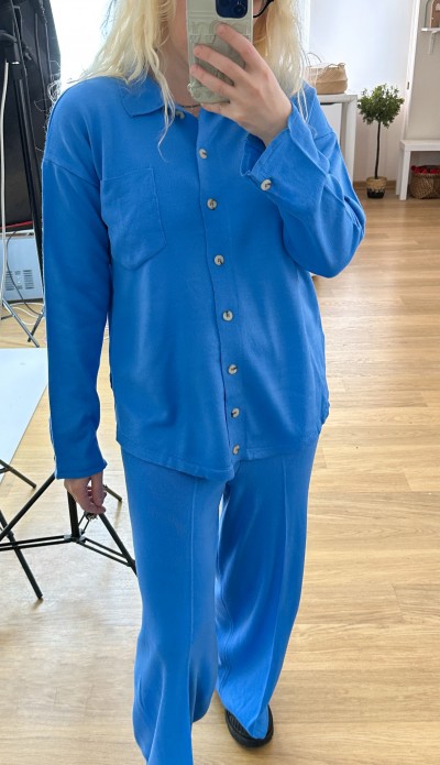 Mavi triko gömlek pantolon takım