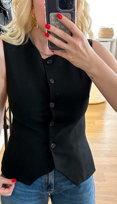 Black tunic model vest