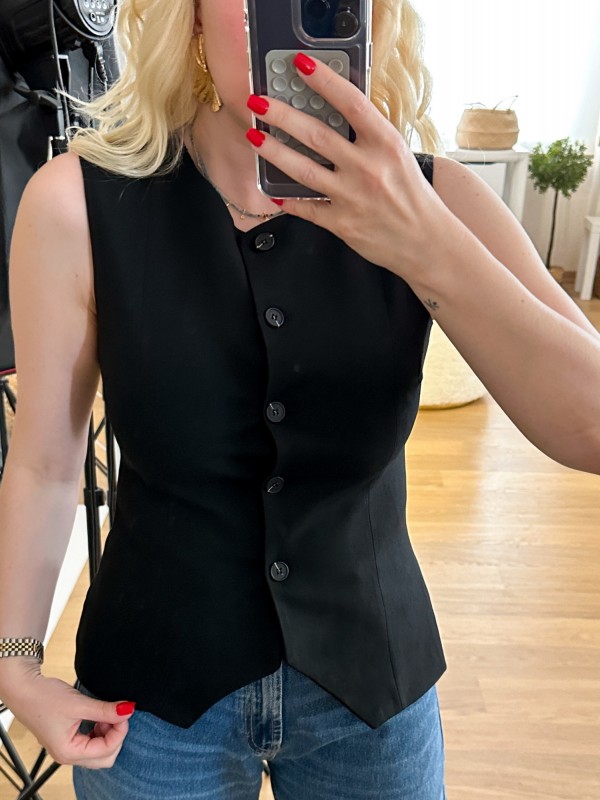 Black tunic model vest