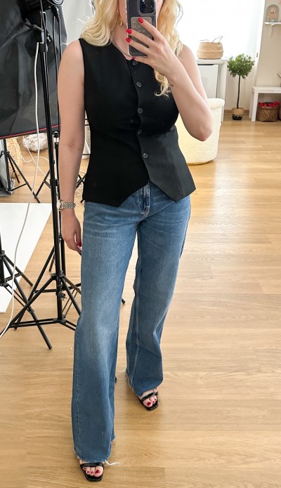 Black tunic model vest