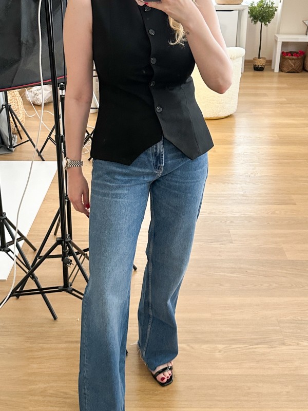 Black tunic model vest