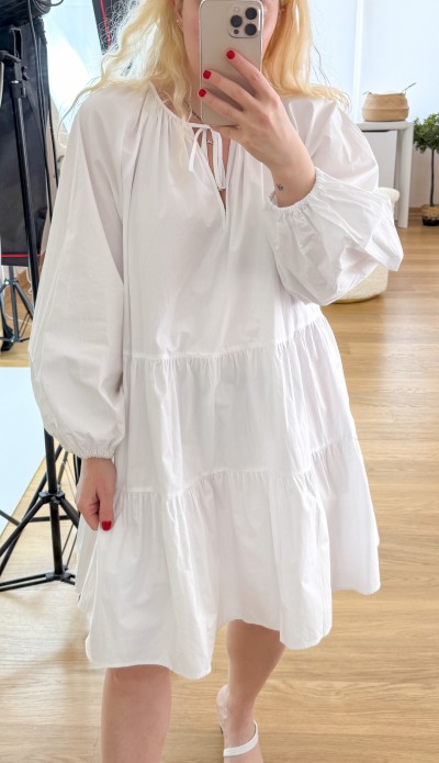 Beyaz kat detaylı poplin elbise