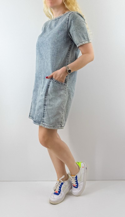 Açık mavi cepli kot elbise