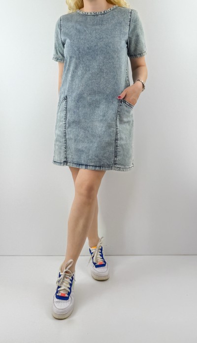 Açık mavi cepli kot elbise