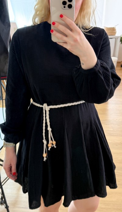 Siyah müslin çok pileli kemerli elbise