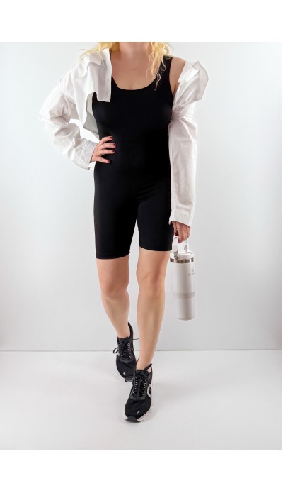 Siyah kalın askılı şort tulum