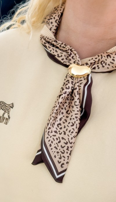 Fular yeri hazır krem fularlı sweatshirt