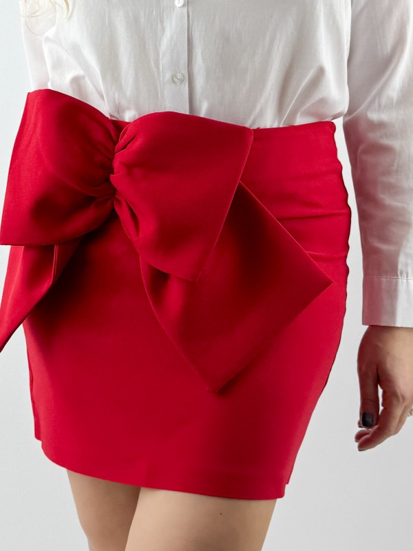 Fiyonk detaylı kırmızı mini etek