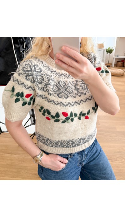 İşleme ve nakış detaylı tasarım kazak