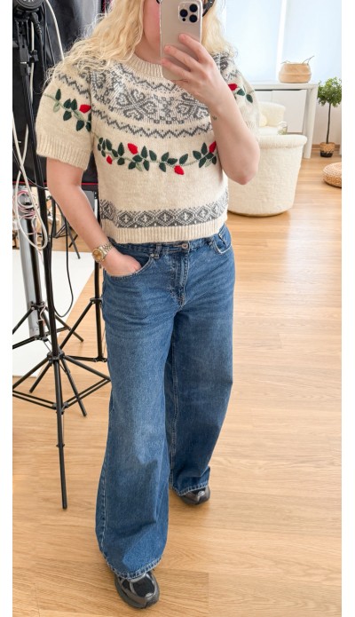 İşleme ve nakış detaylı tasarım kazak