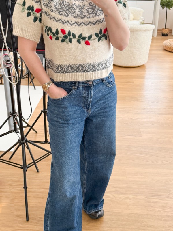 İşleme ve nakış detaylı tasarım kazak