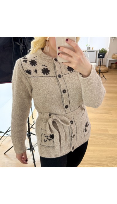 Nakış detaylı kemerli tasarım hırka