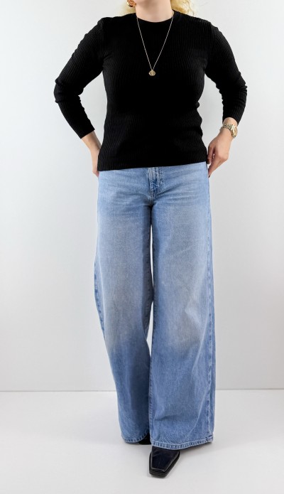 Black crew neck jumper