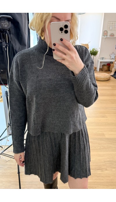 Gri balıkçı triko kazak etek takım