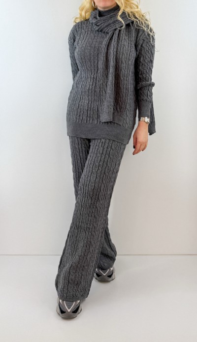 Gray three pieces knit set