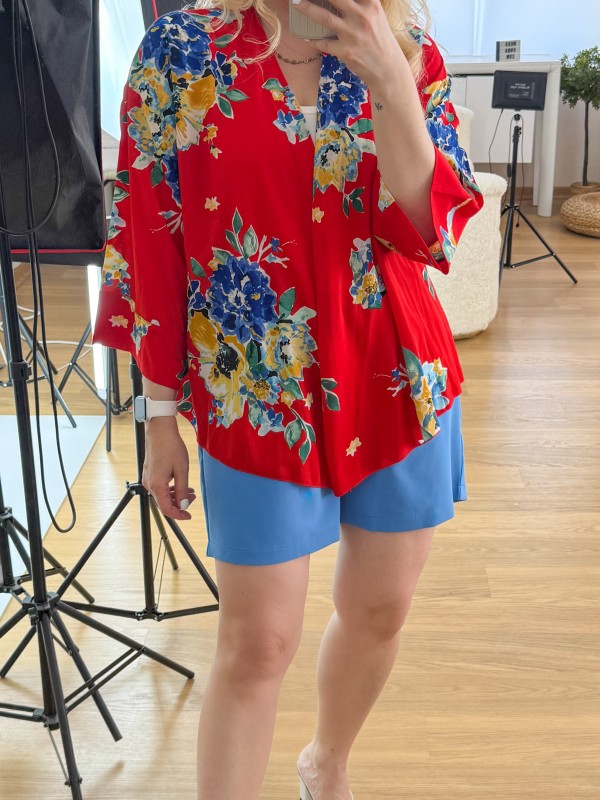 Çiçek desenli kırmızı kimono