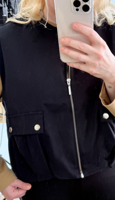 Black baloon model vest