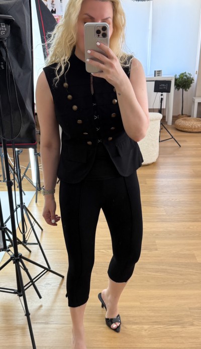 Black button detailed vest