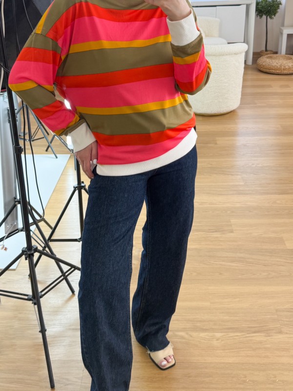 Renkli çizgili sweatshirt