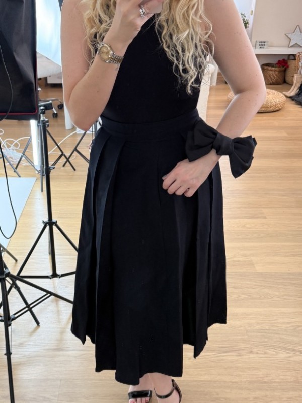 Black midi pleated skirt