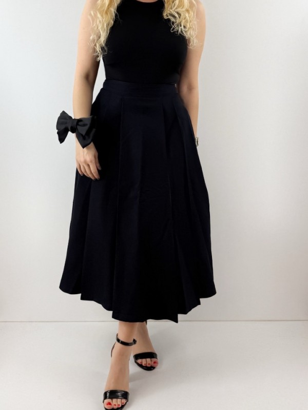 Black midi pleated skirt