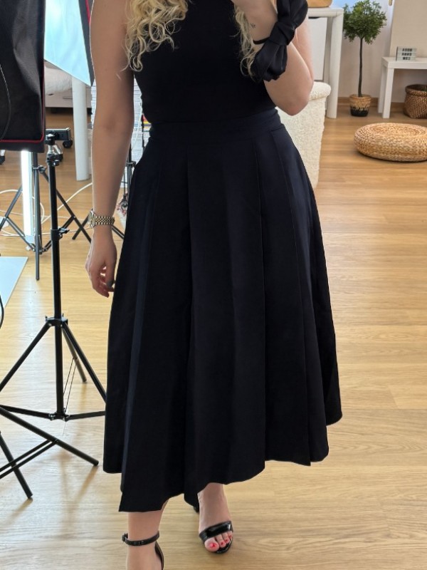 Black midi pleated skirt
