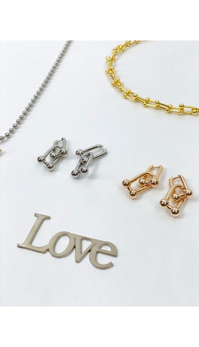 Birbirine geçme altın rengi tasarım küpe