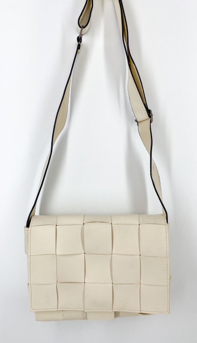 Krem rengi örgü detaylı çanta