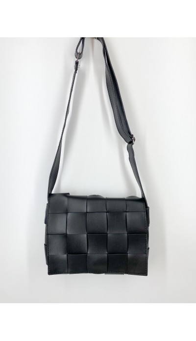 Siyah örgü detaylı çanta