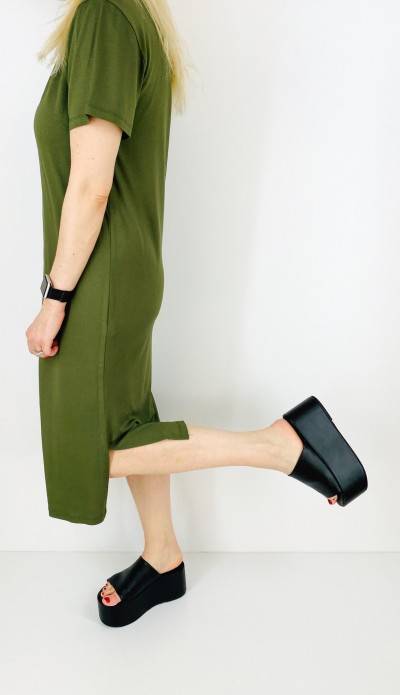 Çift taraf yırtmaçlı haki elbise