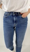 High waisted slim jeans