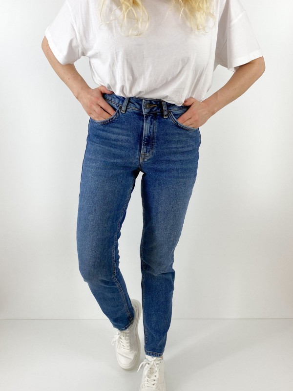 High waisted slim jeans